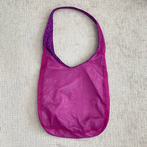 NIKE Reversible Gym Shoulder Bag - Picture 2 of 4